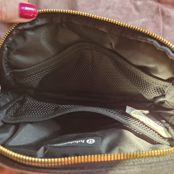 Lululemon Velour Belt Bag 1L Black/Gold Lululemon Velour Belt Bag 1L Black/Gold